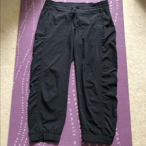 Athleta black crop workout joggers 6
